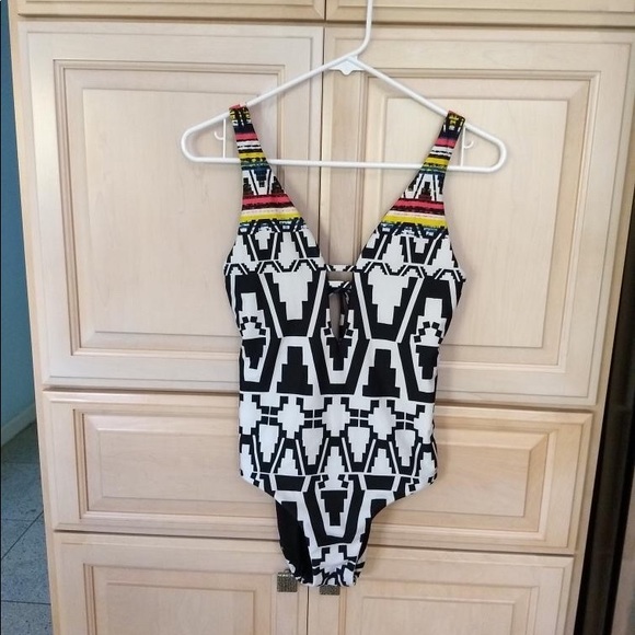 [LIKE 🆕] BECCA SWIM: Black/White Tribal Swimsuit - Picture 2 of 7